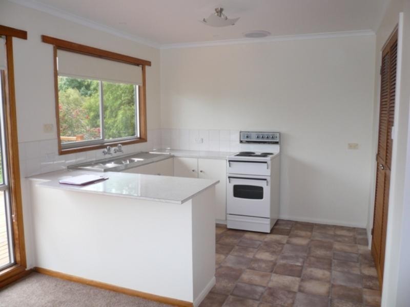 16 Albert, Woodford VIC 3281