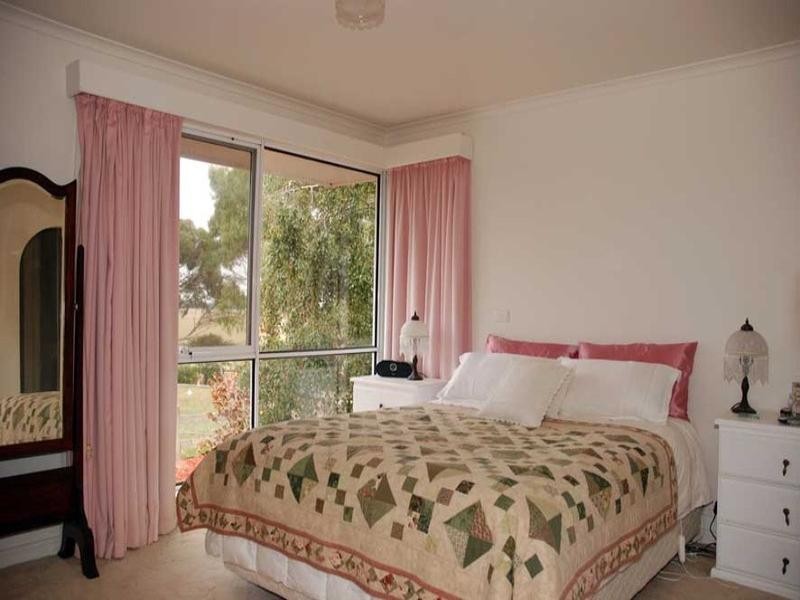 28 Stauntons Lane, Koroit VIC 3282
