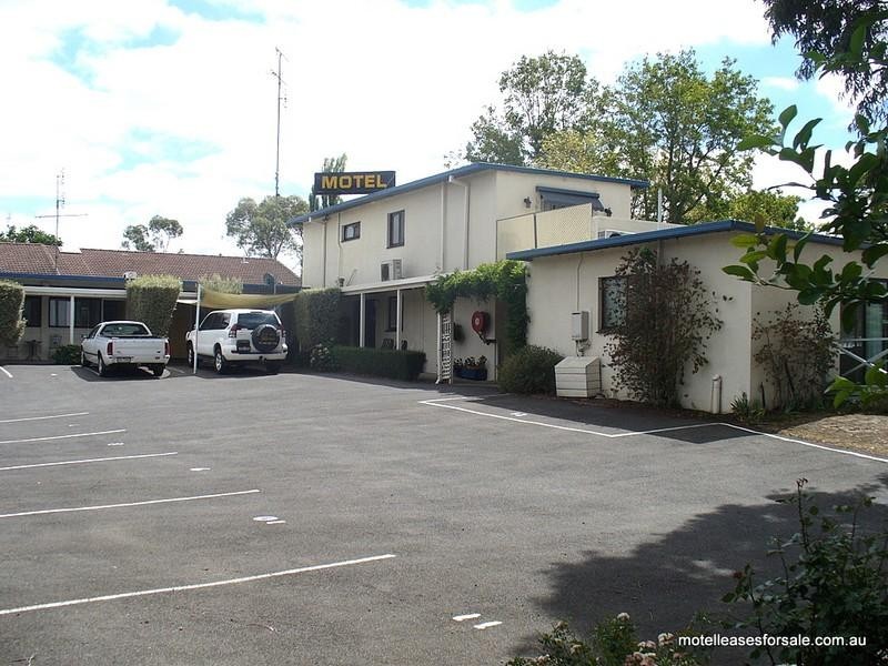 2 Riley Street, Hamilton VIC 3300