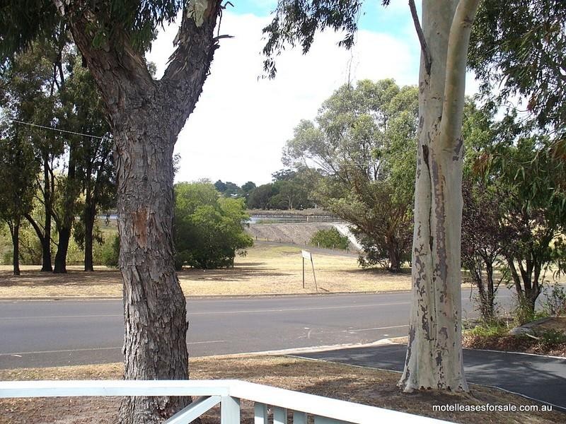 2 Riley Street, Hamilton VIC 3300