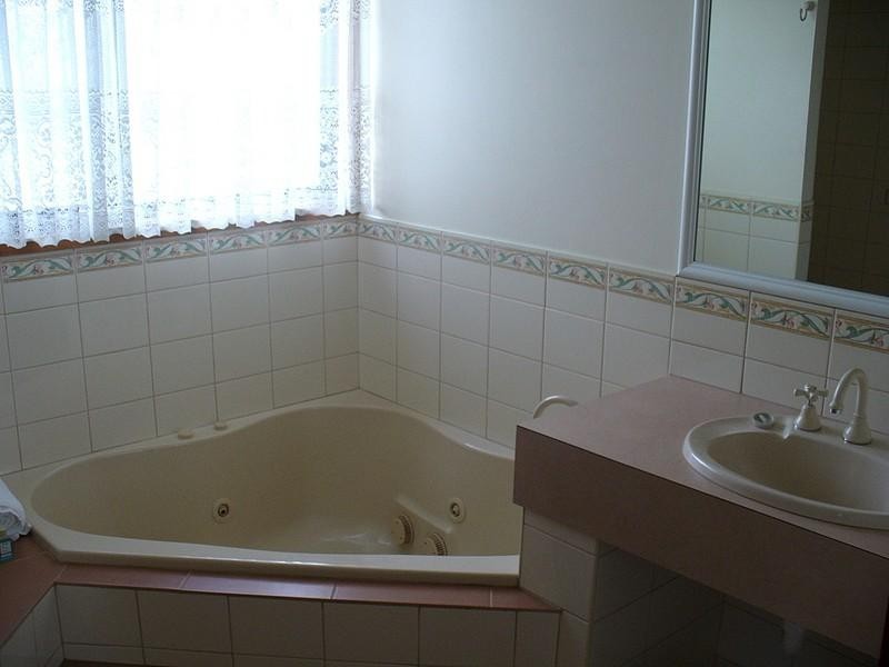 2 Riley Street, Hamilton VIC 3300