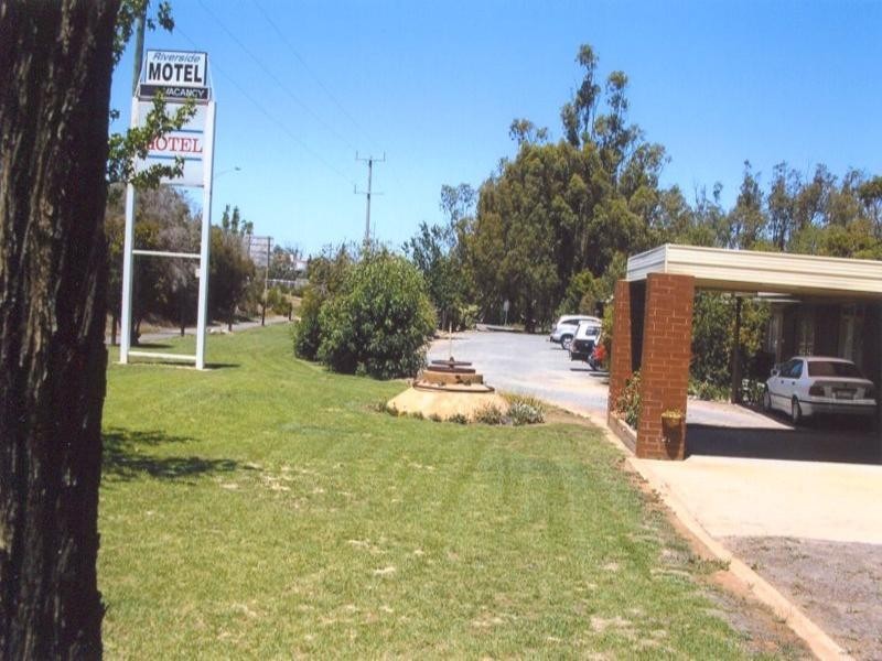 RiversideMotel Cnr Calder Hwy and Arnold Road, Bridgewater On Loddon VIC 3516