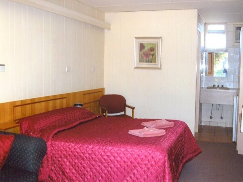 RiversideMotel Cnr Calder Hwy and Arnold Road, Bridgewater On Loddon VIC 3516