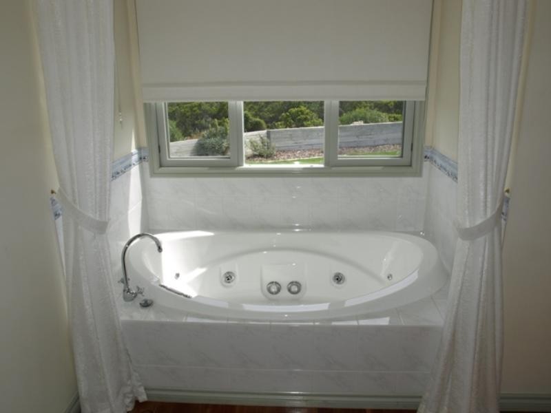 147 Amos Road, Apollo Bay VIC 3233