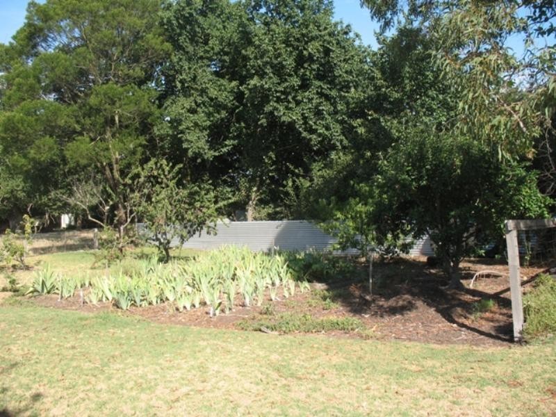 16 Russell Street, Macarthur VIC 3286