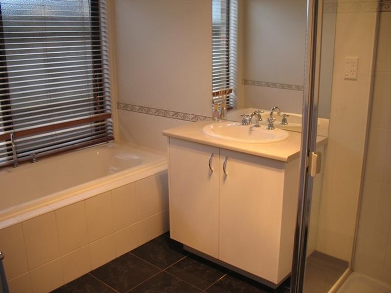 10 Sharpe Avenue, Warrnambool VIC 3280