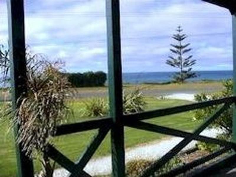 “Baudin’s” The Esplanade, Naracoopa TAS 7256