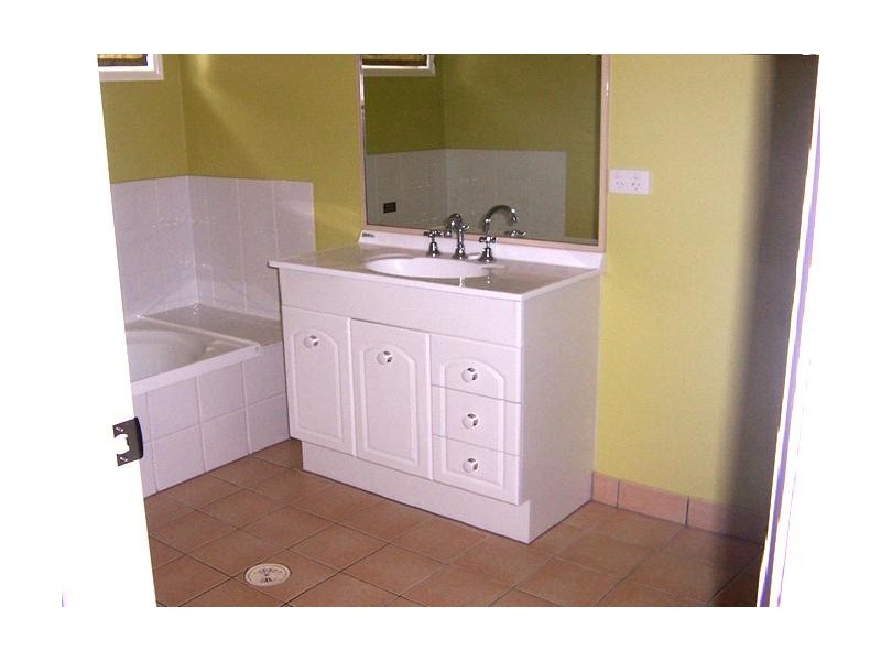 1/87 Roberts Street, Emerald QLD 4720