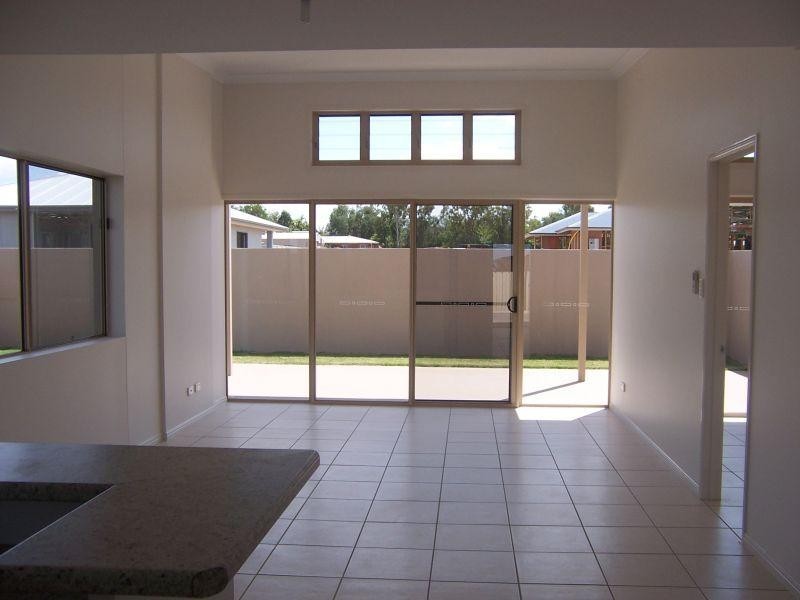 Unit 1/10 Guy Street, Emerald QLD 4720