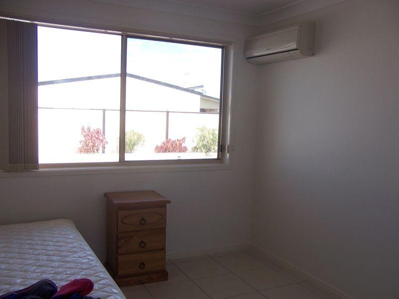 4/10 Guy Street, Emerald QLD 4720