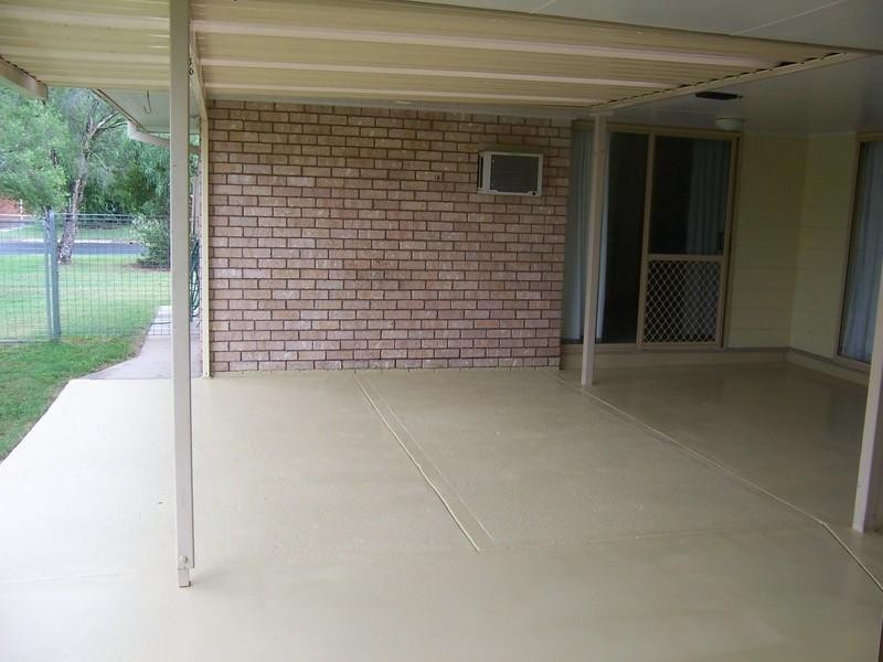 2 Chalmers Court, Emerald QLD 4720
