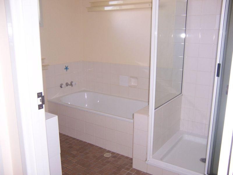 11 Roseanne Road, Emerald QLD 4720