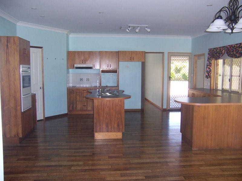 5 Kookaburra Court, Emerald QLD 4720