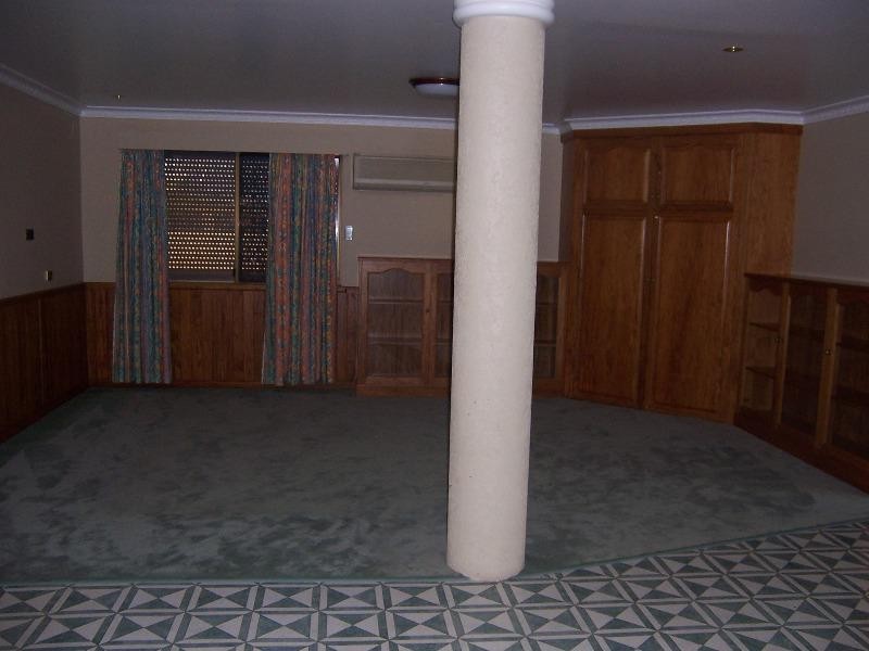 8 Martin Place, Emerald QLD 4720