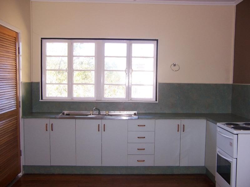 1 Vicki Close, Emerald QLD 4720