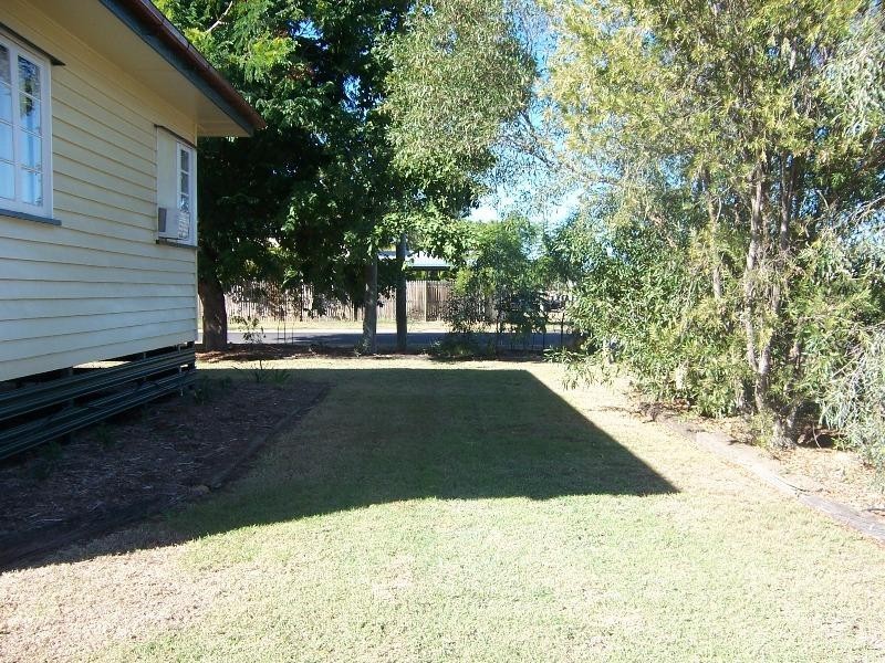 1 Vicki Close, Emerald QLD 4720