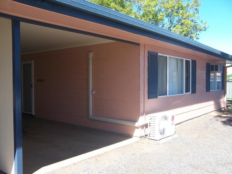 2/31 Martin Place, Emerald QLD 4720