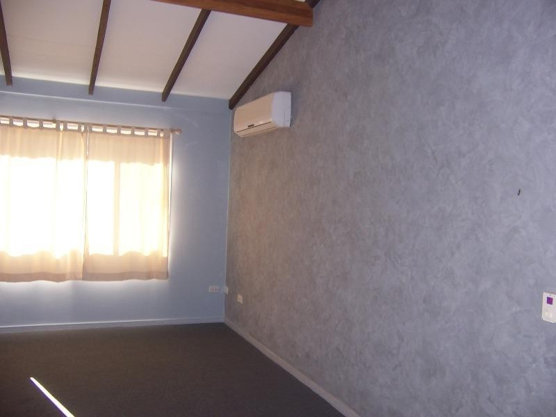 2/31 Martin Place, Emerald QLD 4720