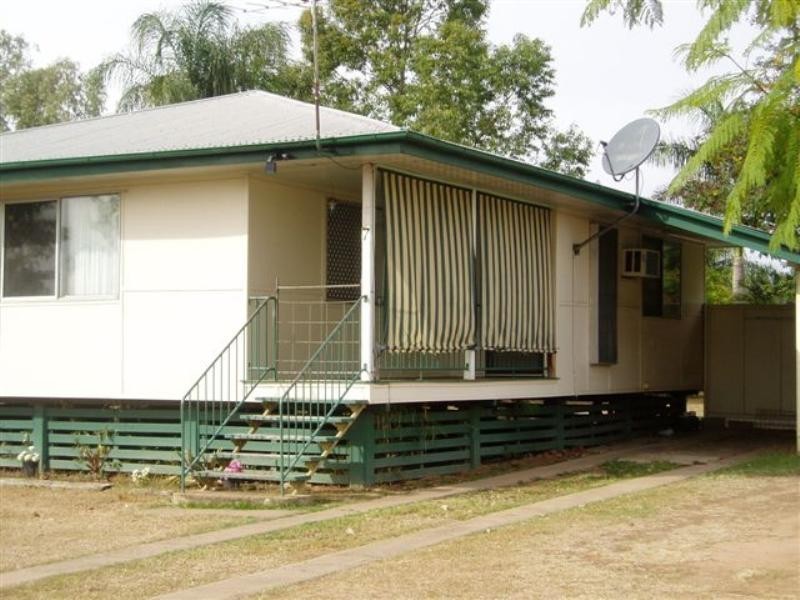 7 Mangrove Street, Blackwater QLD 4717