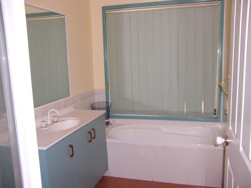 1/12 Kookaburra Court, Emerald QLD 4720