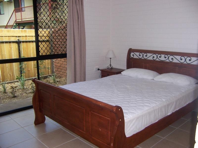 4/5 Gibson Grove, Emerald QLD 4720