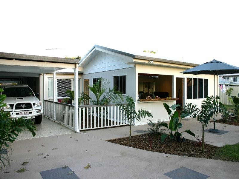 12 Limpus Avenue, Keppel Sands QLD 4702