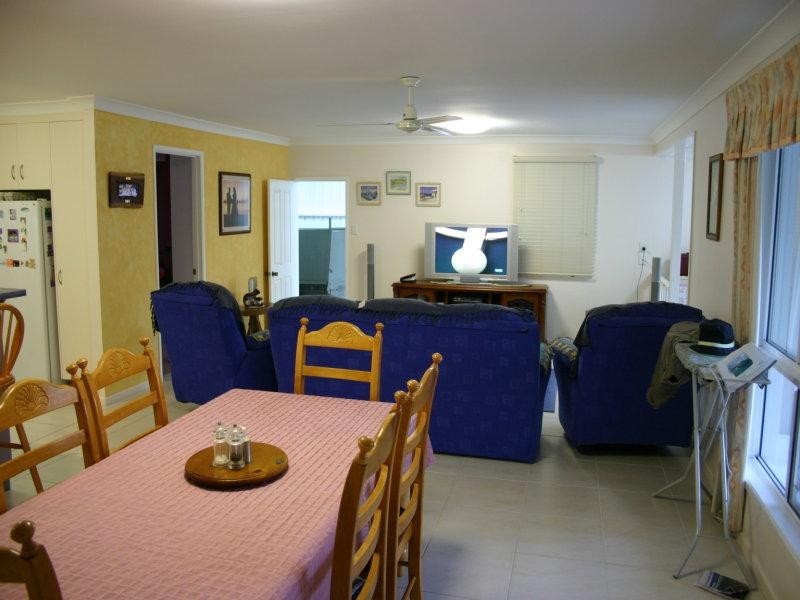 12 Limpus Avenue, Keppel Sands QLD 4702