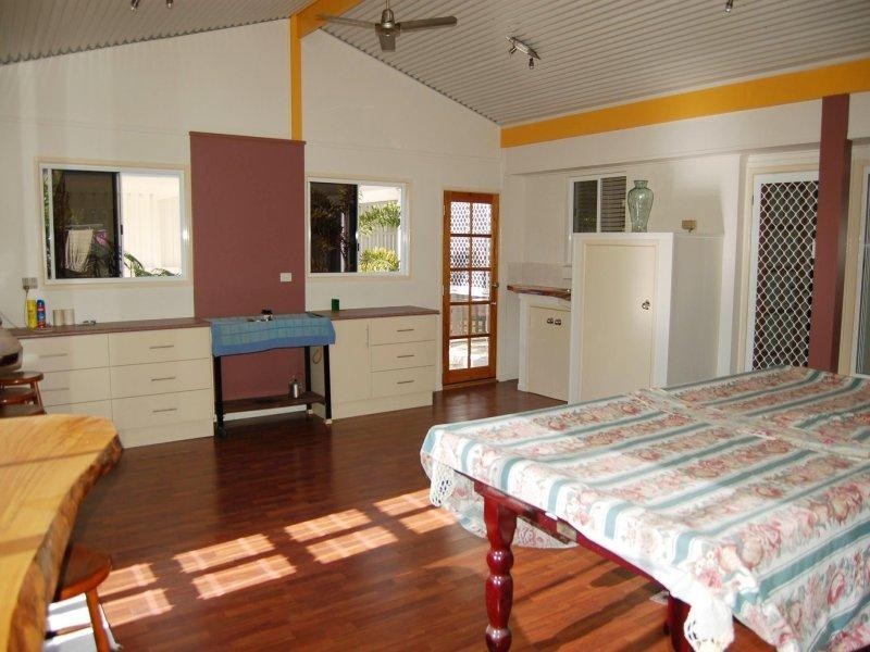 12 Limpus Avenue, Keppel Sands QLD 4702