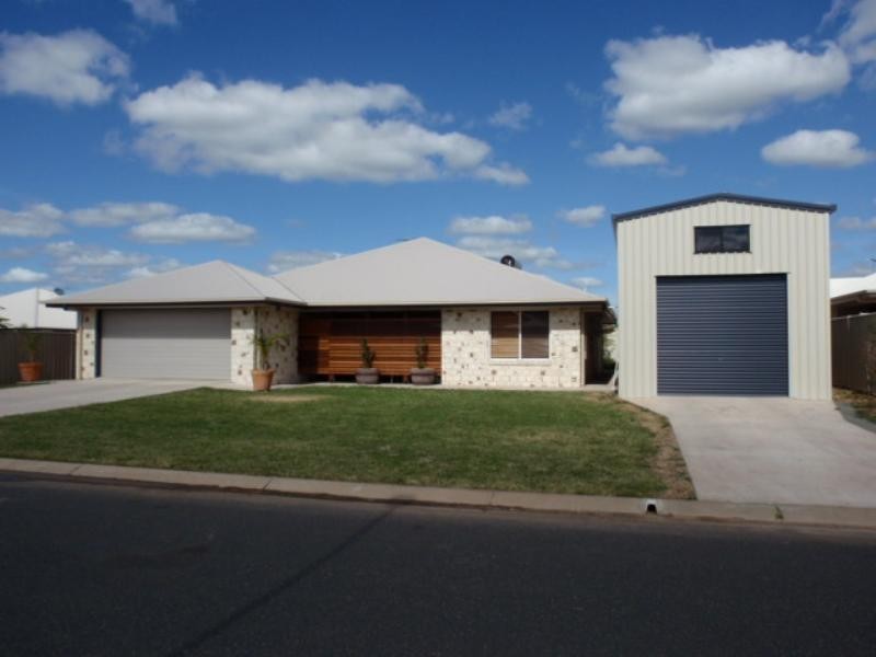 3 Cook Close, Emerald QLD 4720
