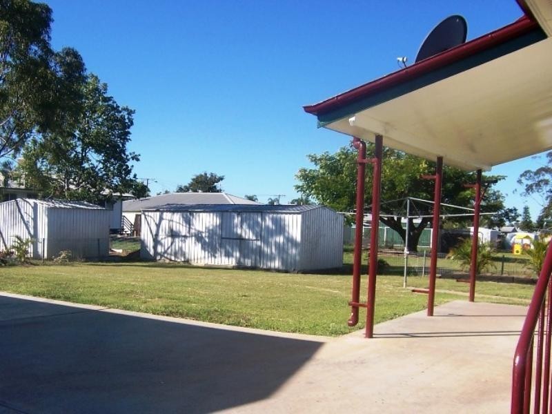 2 Mangrove Street, Blackwater QLD 4717