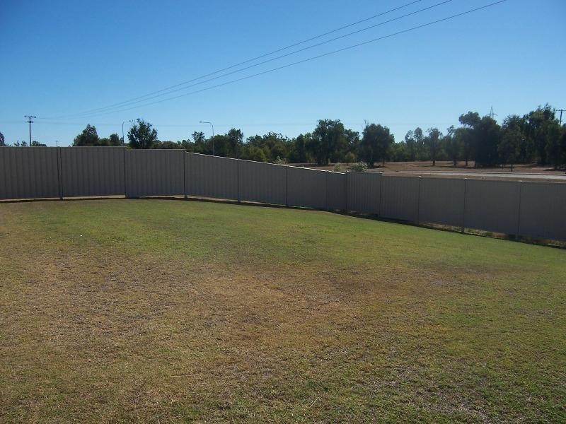 15 Blue Gums Drive, Emerald QLD 4720