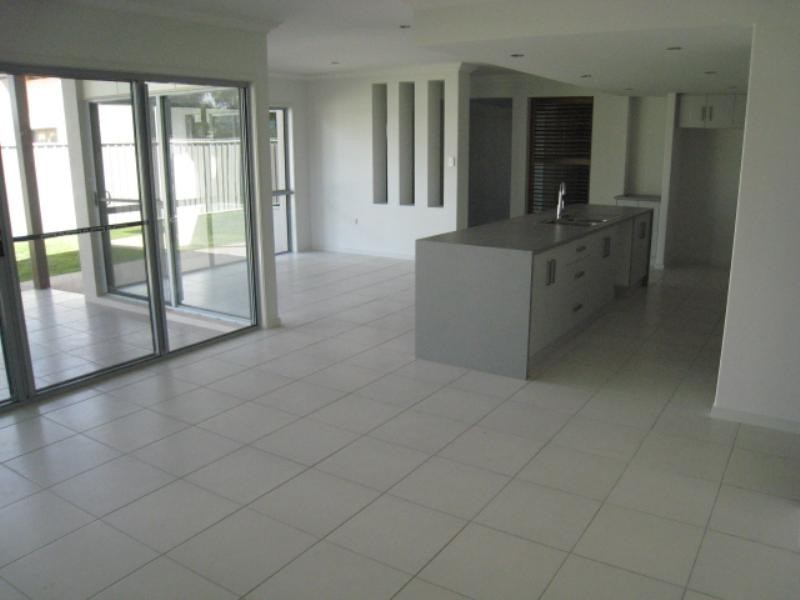 47 Newman Drive, Emerald QLD 4720