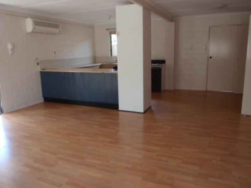 2/69 Esmond Street, Emerald QLD 4720
