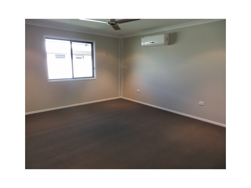 8 Highlands Court, Emerald QLD 4720