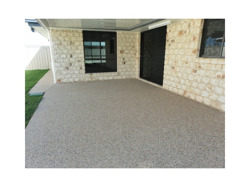 8 Highlands Court, Emerald QLD 4720