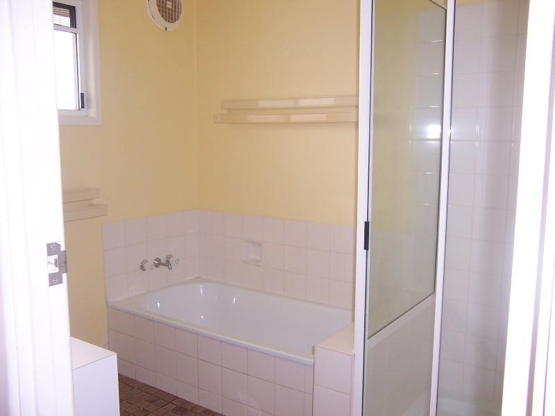 16 Roseanne Road, Emerald QLD 4720