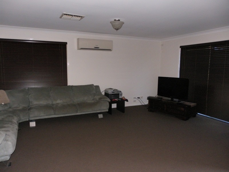 16 Jeppesen Drive, Emerald QLD 4720
