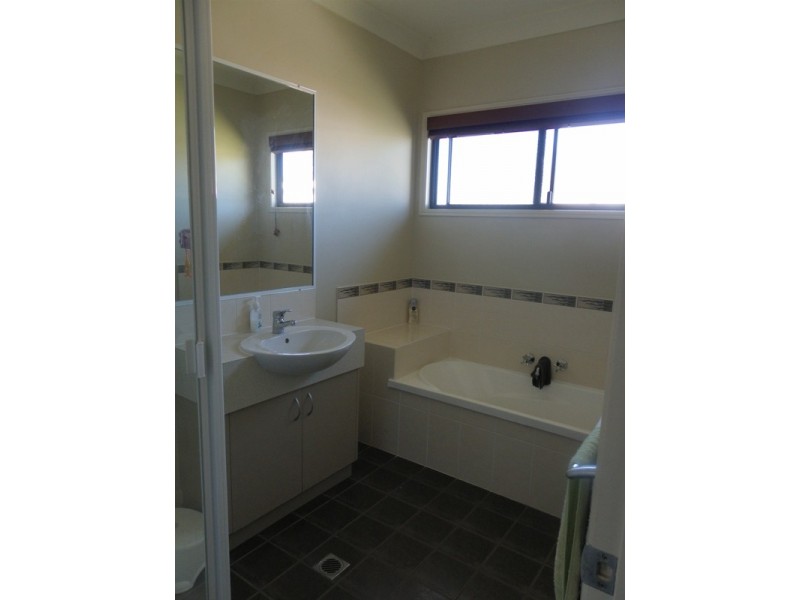 17 Gray Street, Emerald QLD 4720