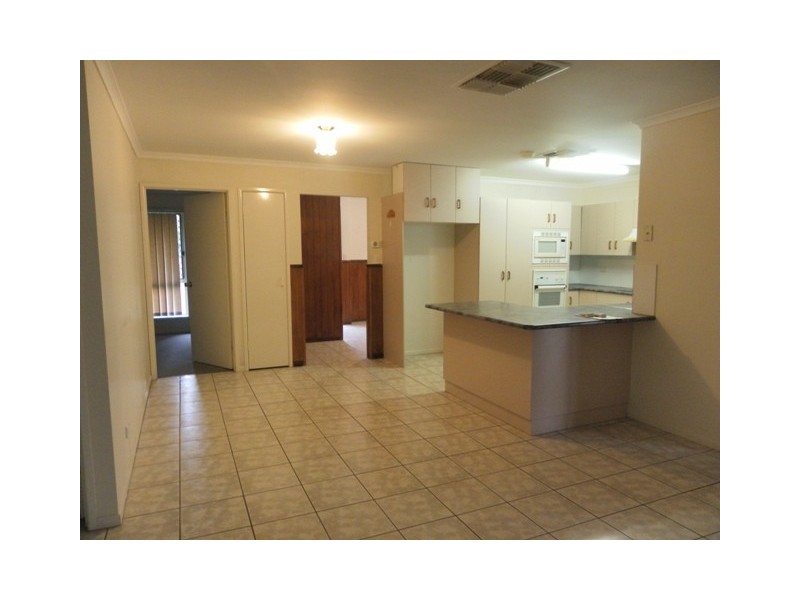 4 Edmonstone Drive, Emerald QLD 4720