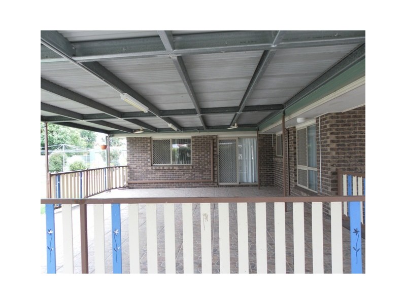 4 Edmonstone Drive, Emerald QLD 4720