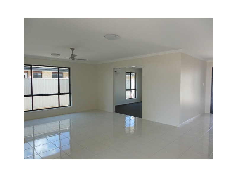 42 Wright Street, Emerald QLD 4720