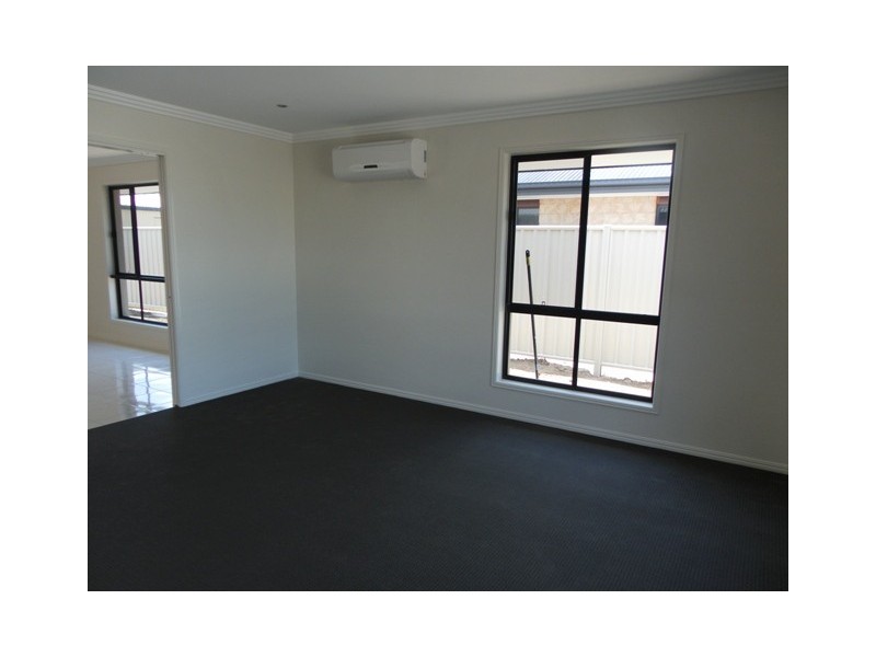 42 Wright Street, Emerald QLD 4720