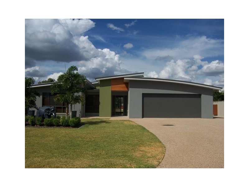 16 Cook Close, Emerald QLD 4720