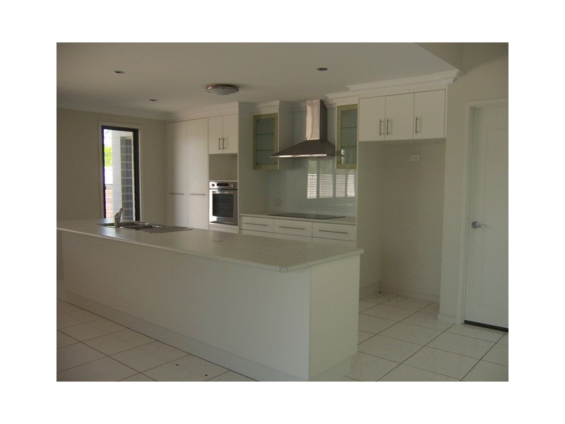 16 Cook Close, Emerald QLD 4720