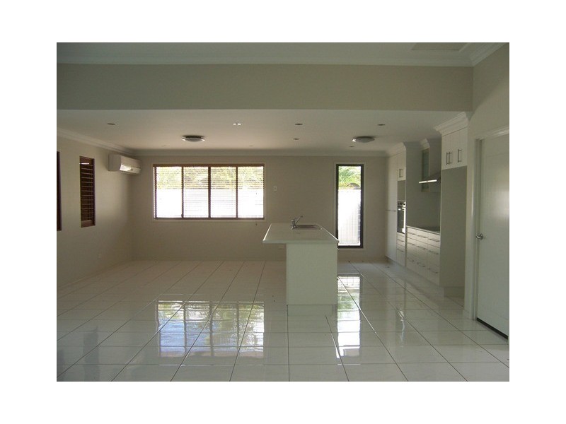 16 Cook Close, Emerald QLD 4720