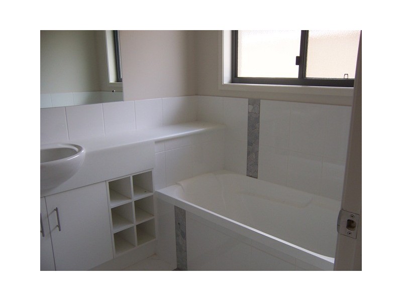 16 Cook Close, Emerald QLD 4720