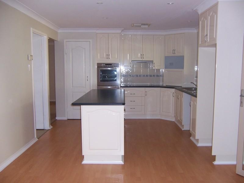 10 Peggy Court, Emerald QLD 4720