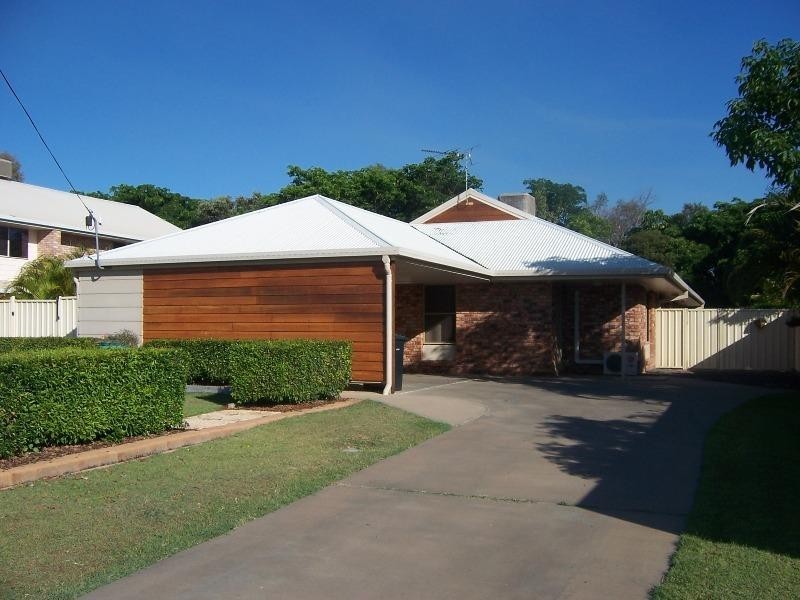 10 Peggy Court, Emerald QLD 4720