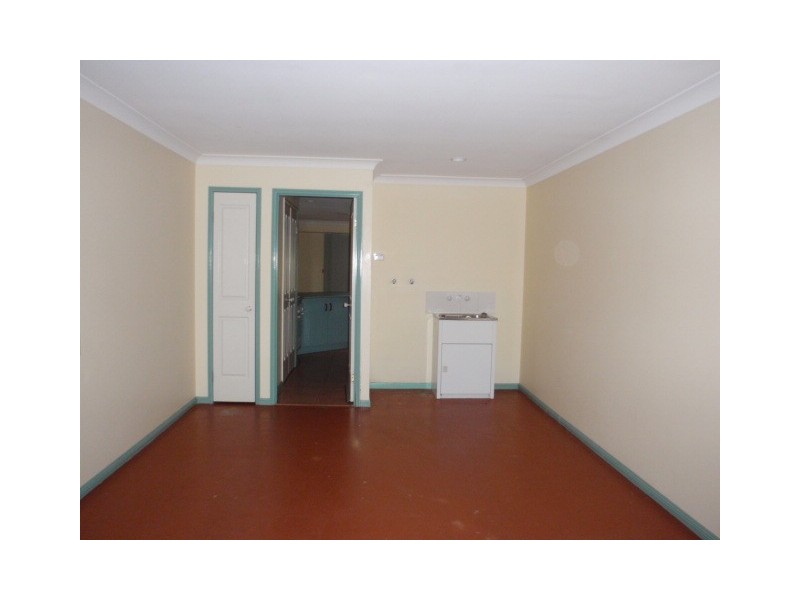 1/12 Kookaburra Court, Emerald QLD 4720