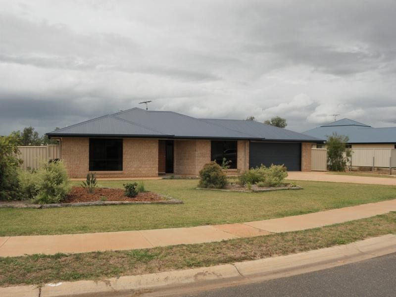 11 Chandon Court, Emerald QLD 4720